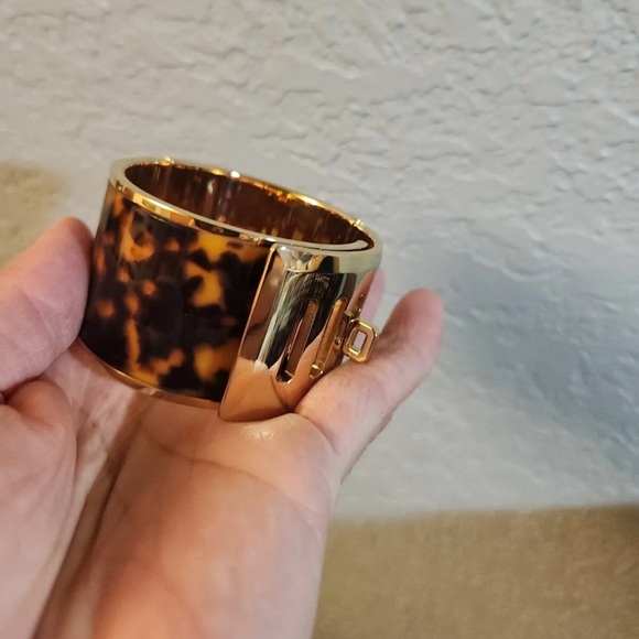 Michael Kors Cuff Tortoise Gold Buckle Bangle - Picture 1 of 10